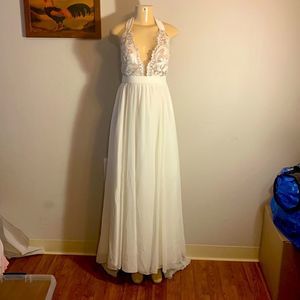 Truvelle Merly Wedding Dress, Size 6, A-Line, In like-new condition. Ivory